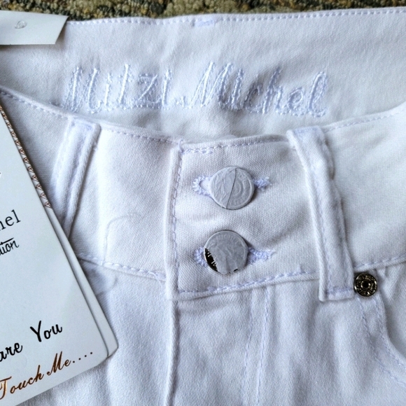 Mitzi Butt Lifting White Stretch Denim shorts Size Large - Picture 3 of 6